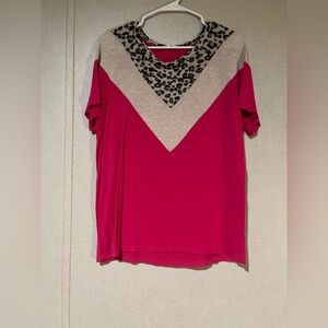 BiBi Pink and Leopard V-Pattern Short Sleeve Top